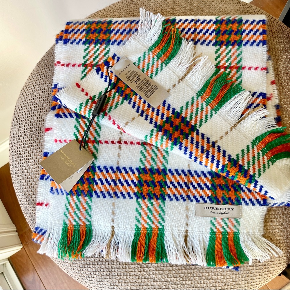 NWT Burberry merino wool check scarf